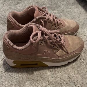 Nike Women's Sneakers in Pink and Gold